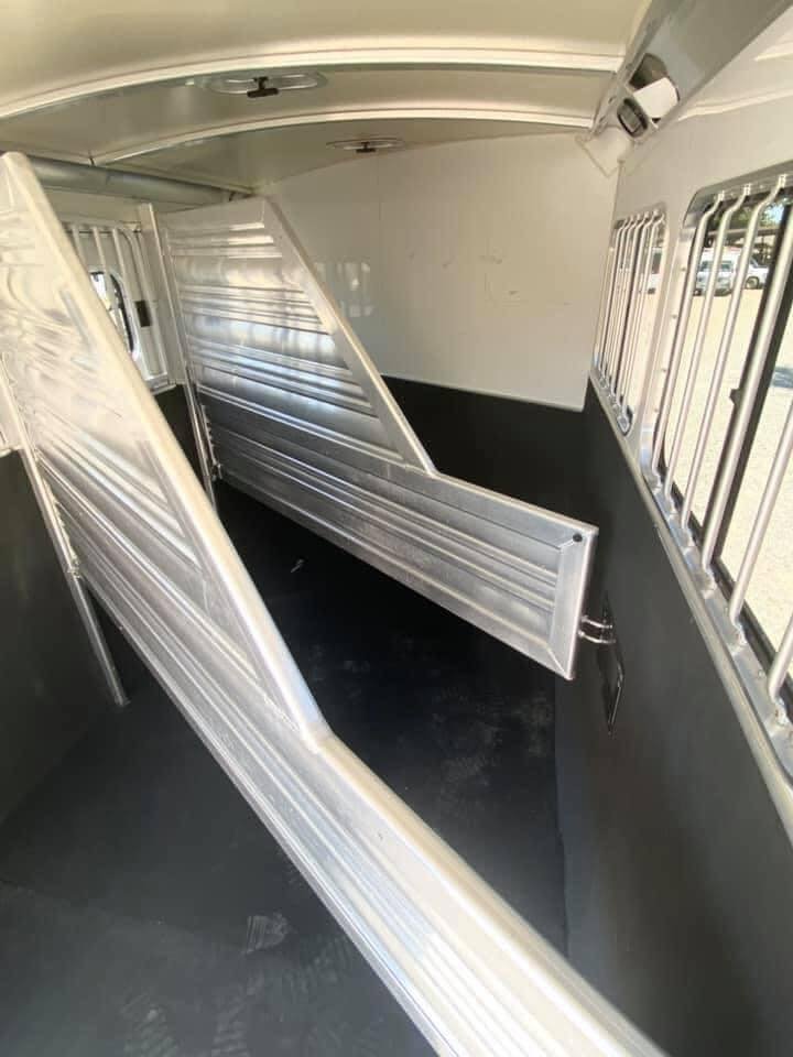 2011 Cimarron 3 Horse Bumper Pull - Image 11