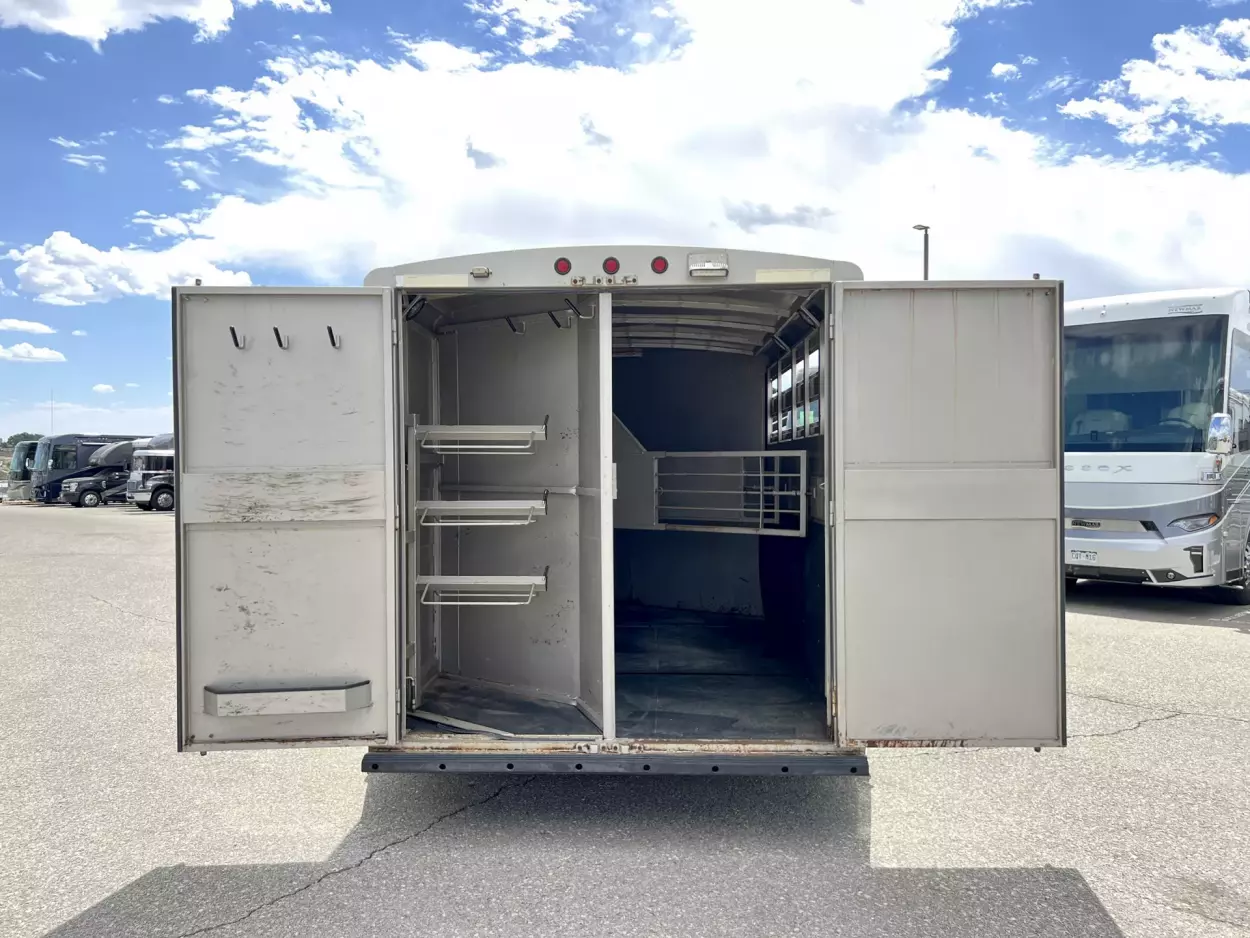 2001 Titan 3 Horse Gooseneck - Image 8