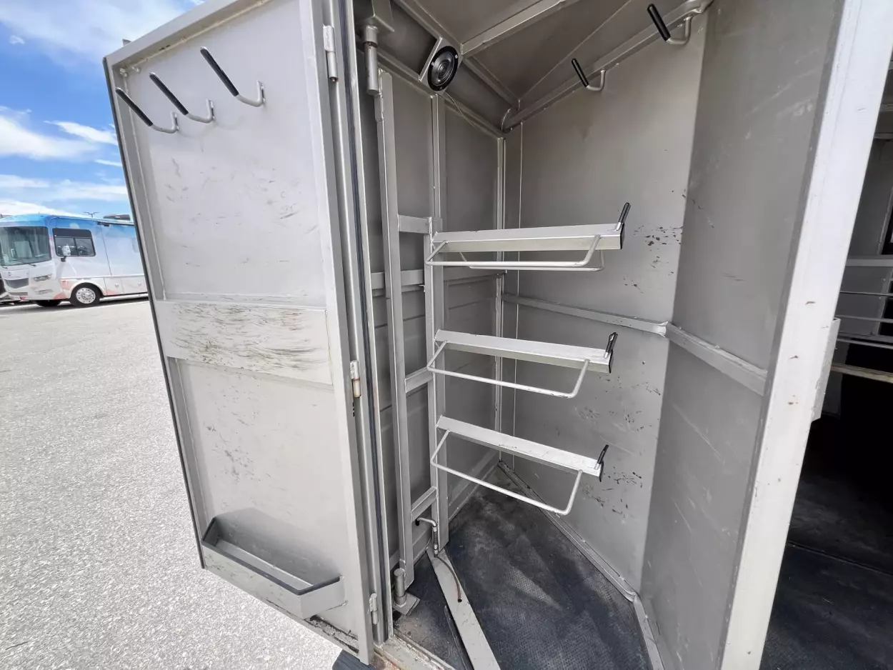 2001 Titan 3 Horse Gooseneck - Image 9